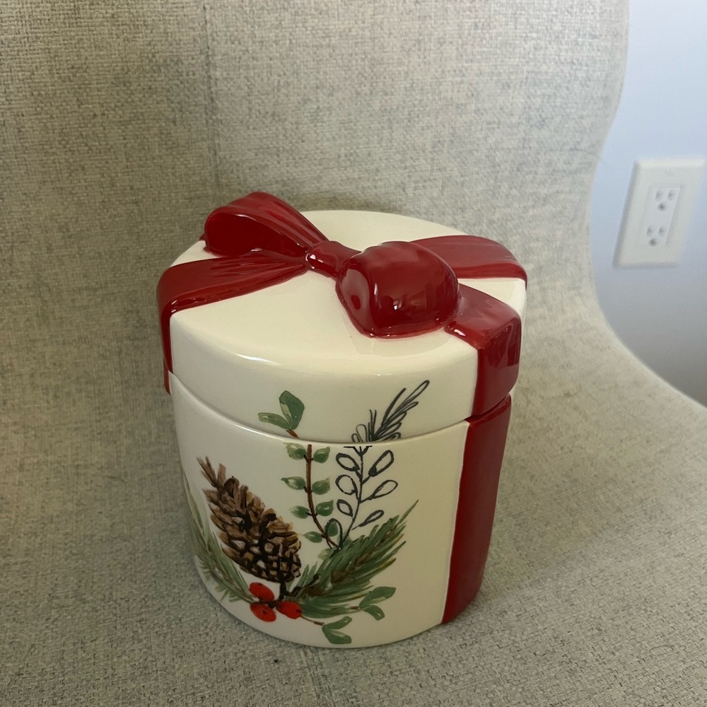 TAG mistletoe candy jar NWT